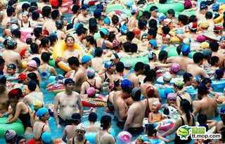 Illustration for article titled China's Swimming Pool Insanity Will Melt Your Mind